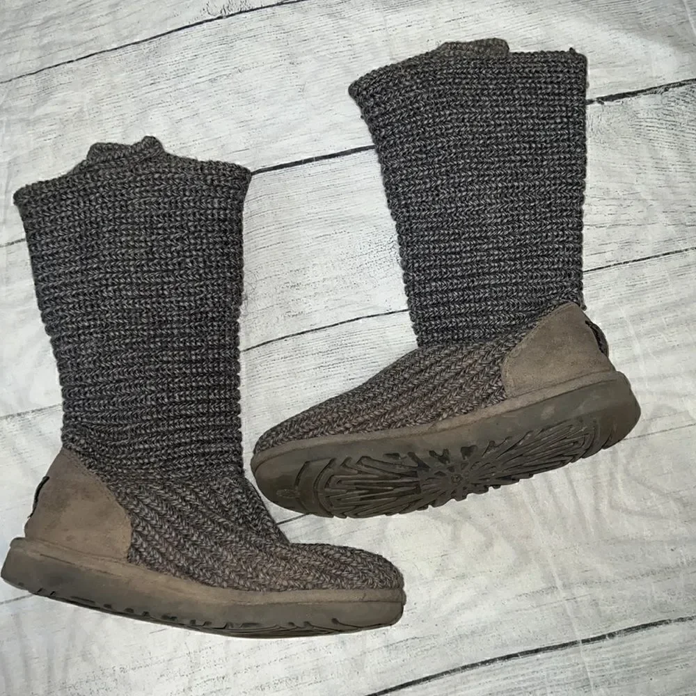 UGG Classic Cardy Gray Crochet Button Boots Sweater sz 2 Girls Kids